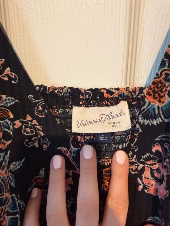 Universal Thread - Picture 5 of 9